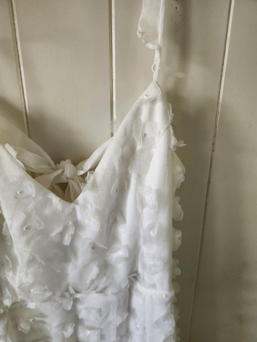 Lulu's White Textured Maxi Dress with Delicate Appliqué Size L - Picture 2 of 5